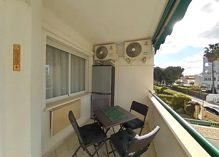 Tranquilo , Soleado Cerca De La Playa